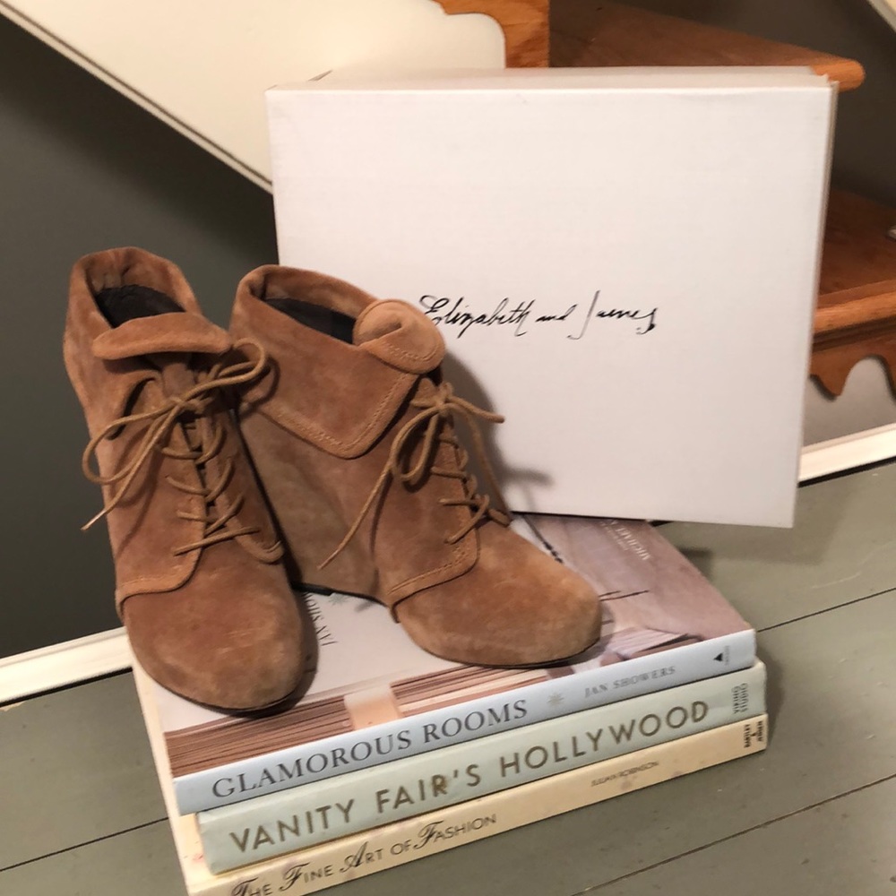 Elizabeth and James Suede Lace up platform bootie!